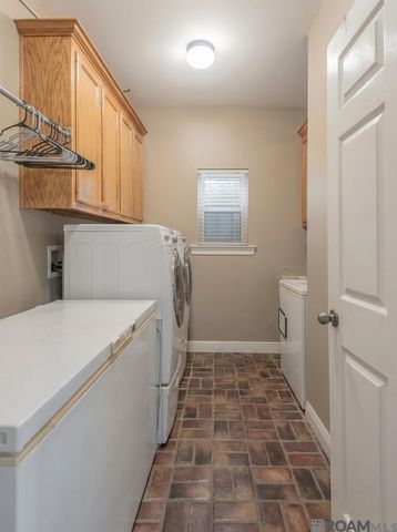 38313 Oakleigh Ln, Prairieville, LA 70769