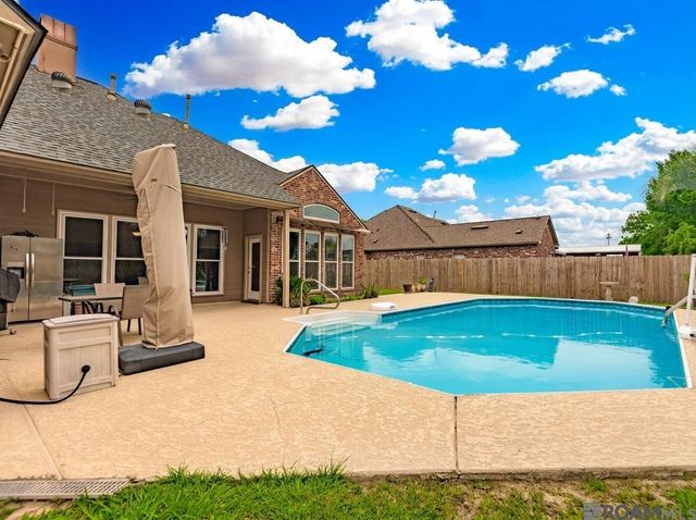 38313 Oakleigh Ln, Prairieville, LA 70769