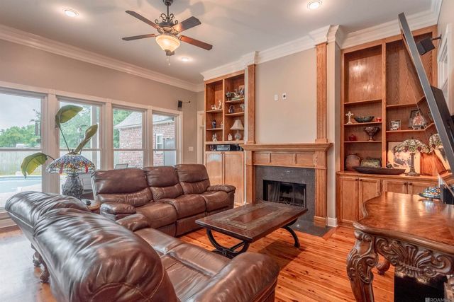 38313 Oakleigh Ln, Prairieville, LA 70769
