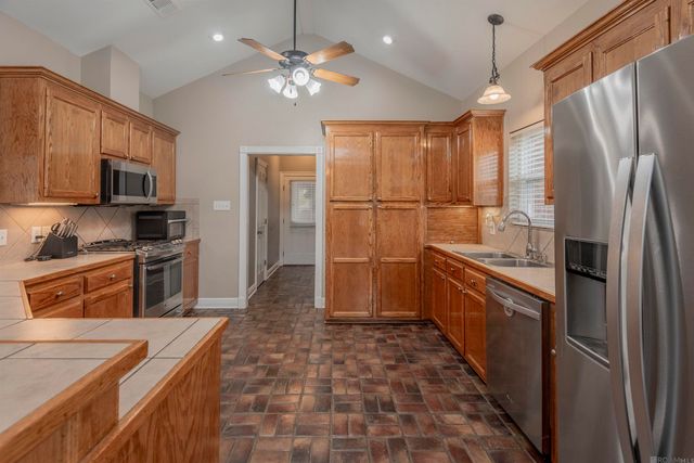 38313 Oakleigh Ln, Prairieville, LA 70769