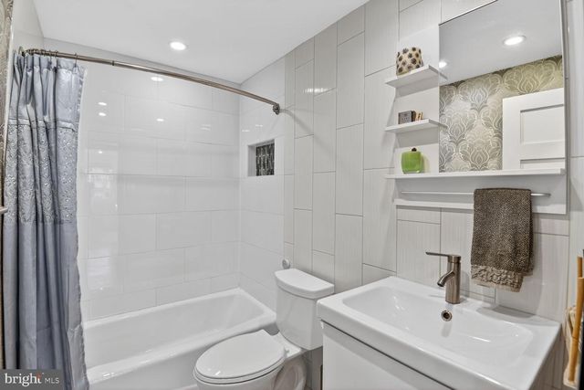 6101 SWANSEA ST, Bethesda, MD 20817