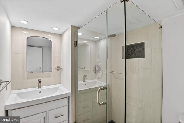 6101 SWANSEA ST, Bethesda, MD 20817