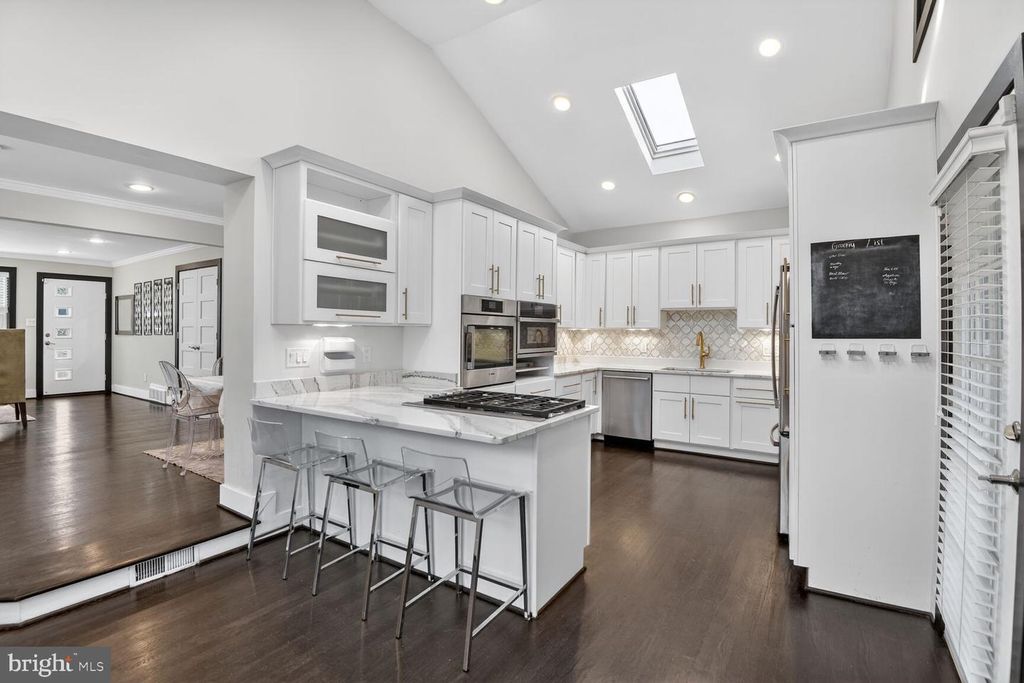 6101 SWANSEA ST, Bethesda, MD 20817