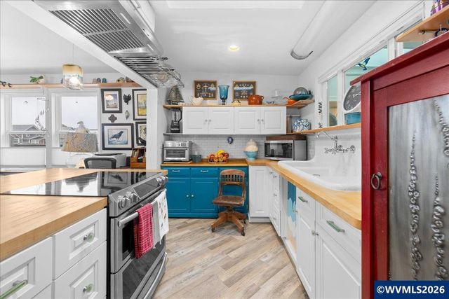 326 Highway 101, Rockaway Beach, OR 97136