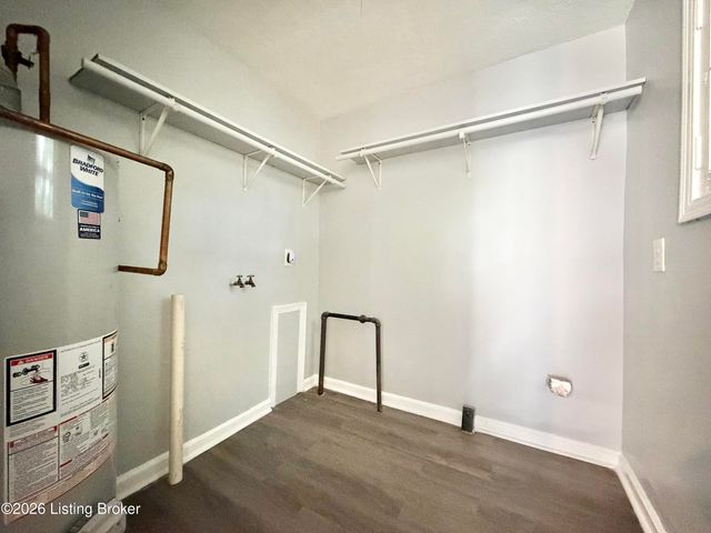 927 Beecher St, Louisville, KY 40215