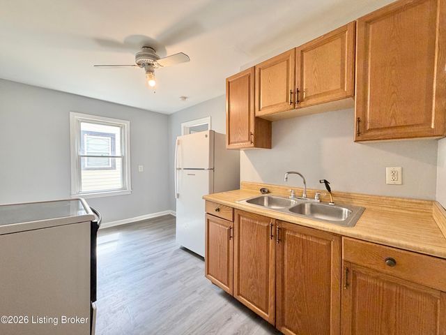 927 Beecher St, Louisville, KY 40215
