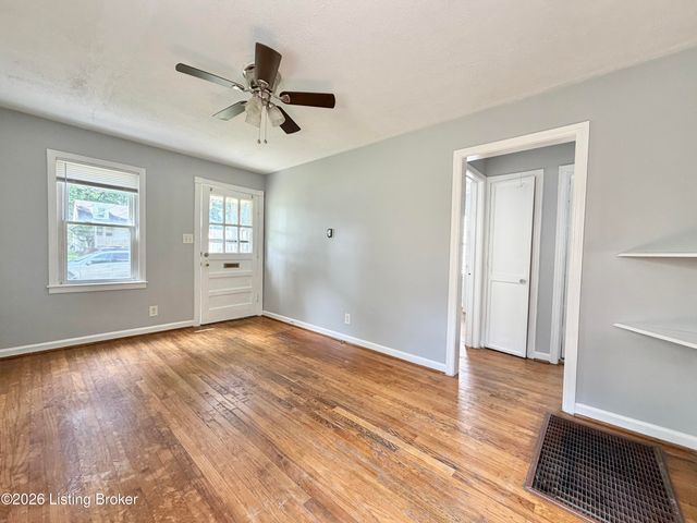 927 Beecher St, Louisville, KY 40215