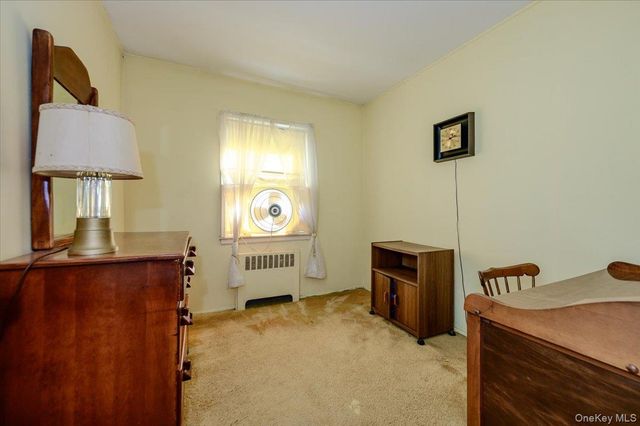 121 Pine Street, Massapequa Park, NY 11762