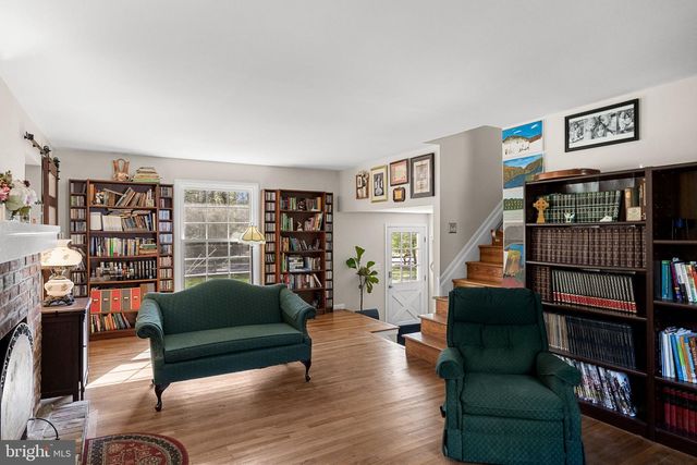 2 HOLLY DR, Medford, NJ 08055