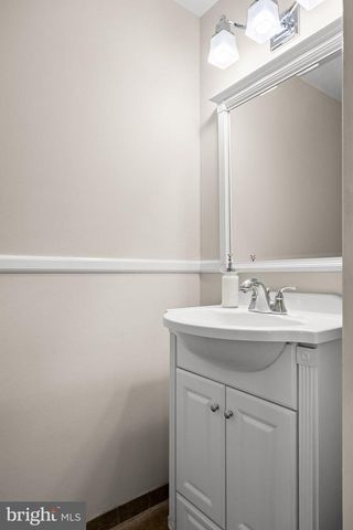 2 HOLLY DR, Medford, NJ 08055