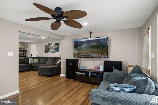 2 HOLLY DR, Medford, NJ 08055