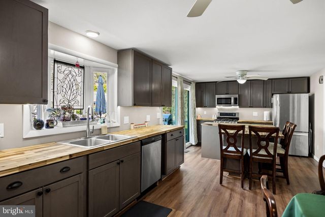 2 HOLLY DR, Medford, NJ 08055