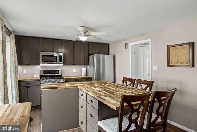 2 HOLLY DR, Medford, NJ 08055