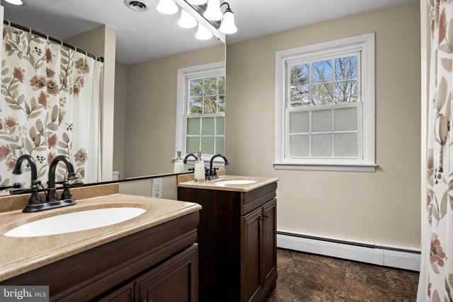 2 HOLLY DR, Medford, NJ 08055