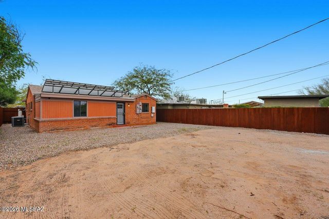 1511 E Miles Street, Tucson, AZ 85719