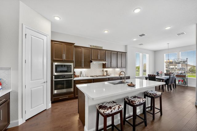 1420 Wolf Ridge Run, Gunter, TX 75058