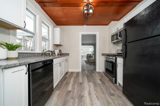 21115 East Street, Southfield, MI 48033