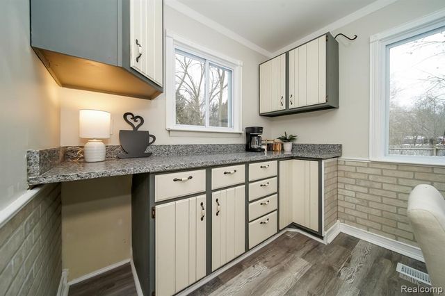 21115 East Street, Southfield, MI 48033