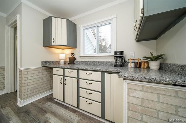 21115 East Street, Southfield, MI 48033