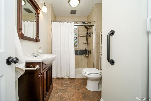 21115 East Street, Southfield, MI 48033