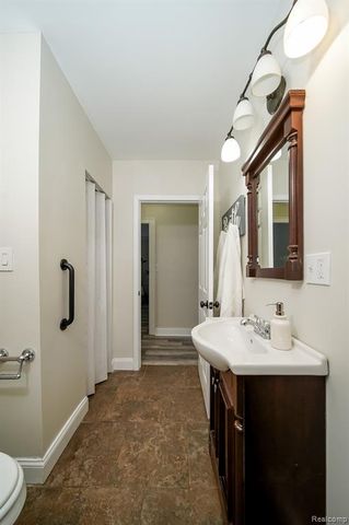 21115 East Street, Southfield, MI 48033