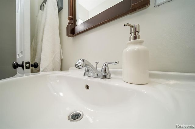 21115 East Street, Southfield, MI 48033