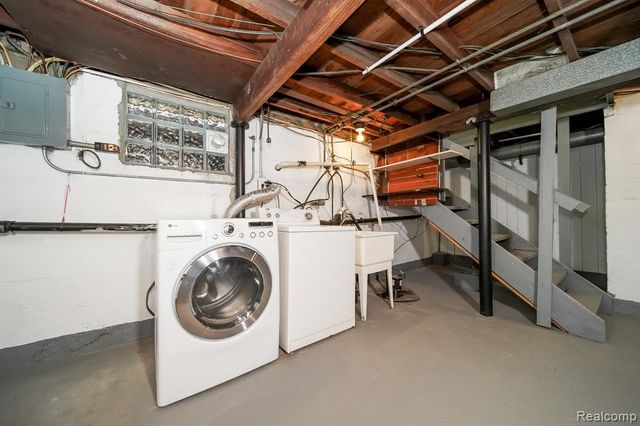 21115 East Street, Southfield, MI 48033