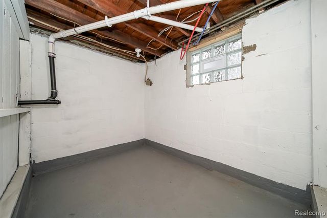 21115 East Street, Southfield, MI 48033