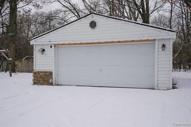 21115 East Street, Southfield, MI 48033