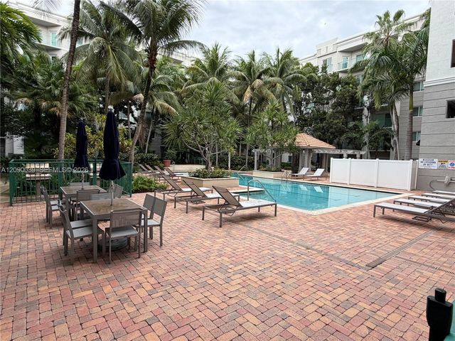 6001 SW 70th Street 443, South Miami, FL 33143