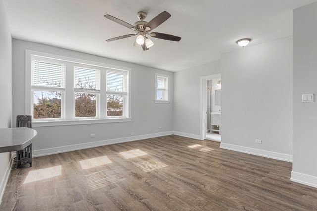 1521 W Sherwin Avenue 505, Chicago, IL 60626