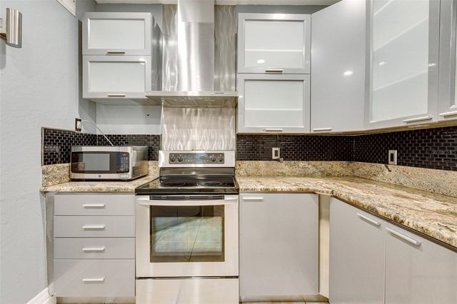 5168 NORTHRIDGE ROAD 106, Sarasota, FL 34238