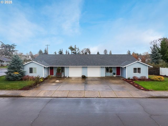 402 E WASHINGTON St, Carlton, OR 97111