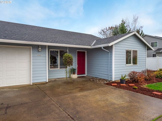 402 E WASHINGTON St, Carlton, OR 97111