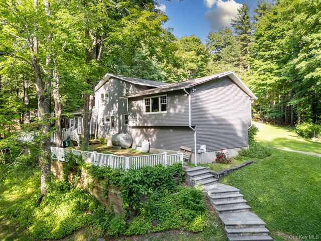 14 Englewood Terrace, Mahopac, NY 10541