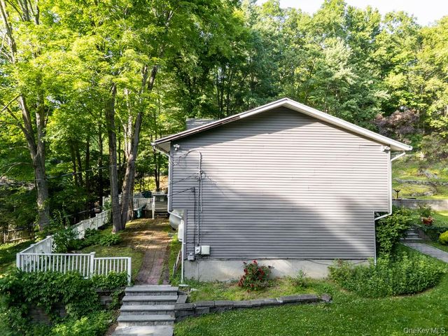14 Englewood Terrace, Mahopac, NY 10541