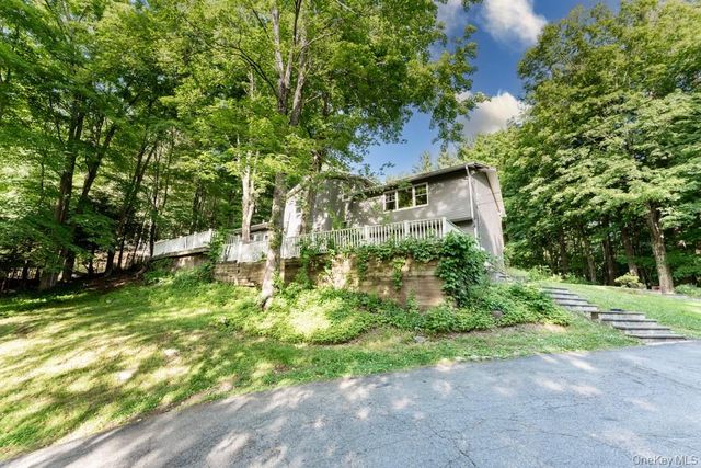 14 Englewood Terrace, Mahopac, NY 10541