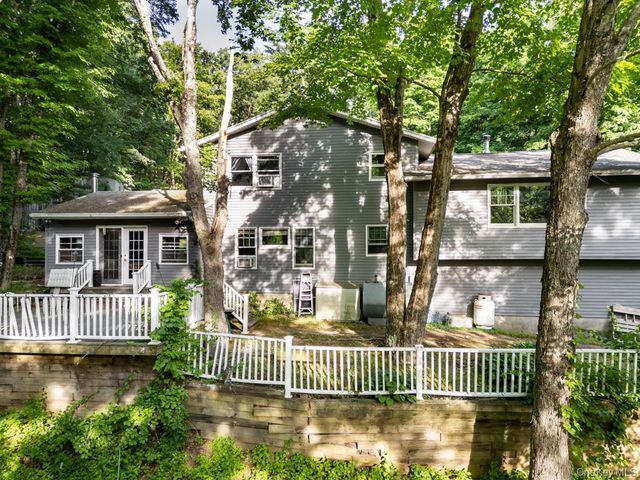 14 Englewood Terrace, Mahopac, NY 10541