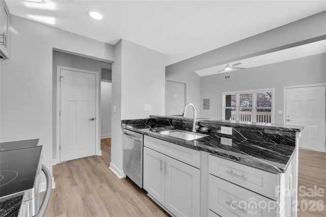 425 W 8th Street 95, Charlotte, NC 28202