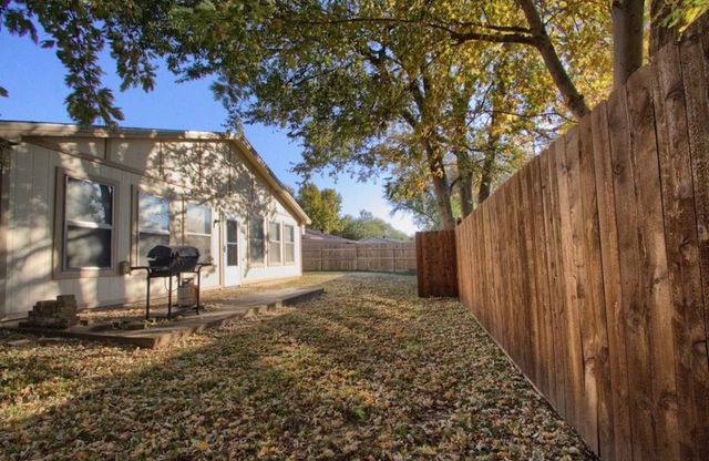 3109 Meadow Wood Lane, Bedford, TX 76021