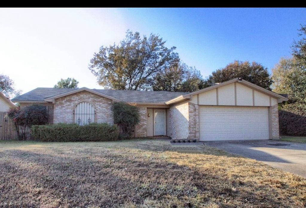 3109 Meadow Wood Lane, Bedford, TX 76021
