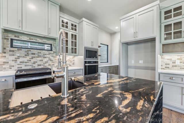 421 W Ft Worth Street, Broken Arrow, OK 74012