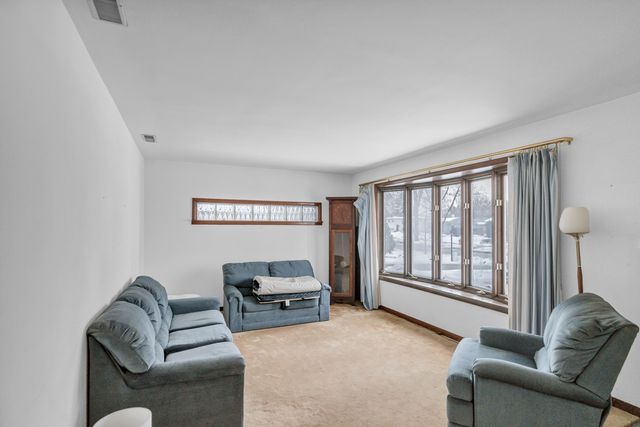 2202 Eastman Street, Rolling Meadows, IL 60008