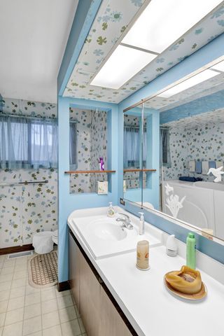 2202 Eastman Street, Rolling Meadows, IL 60008