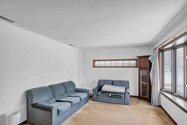 2202 Eastman Street, Rolling Meadows, IL 60008