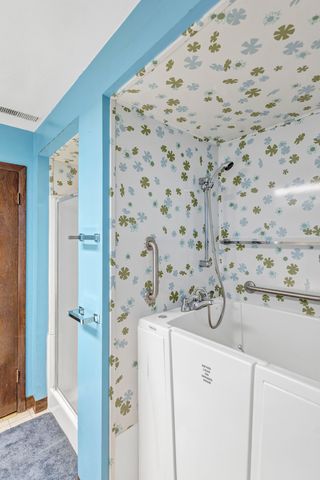 2202 Eastman Street, Rolling Meadows, IL 60008