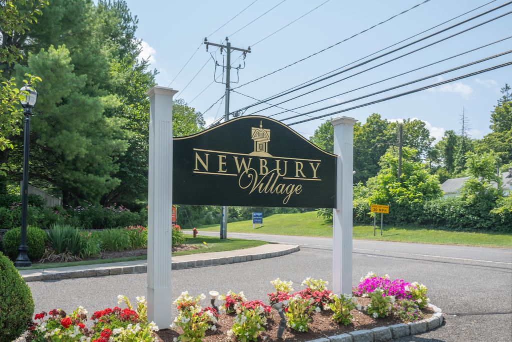 311 Still Water Circle 311, Brookfield, CT 06804