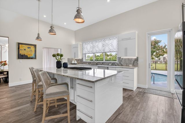 4869 Pineview Circle, Delray Beach, FL 33445