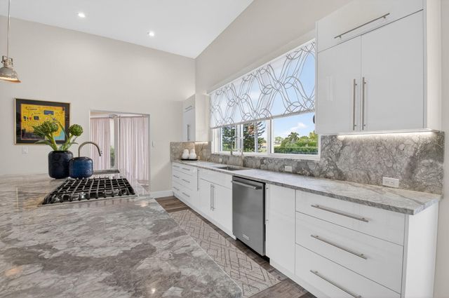 4869 Pineview Circle, Delray Beach, FL 33445