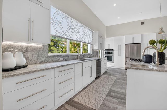 4869 Pineview Circle, Delray Beach, FL 33445